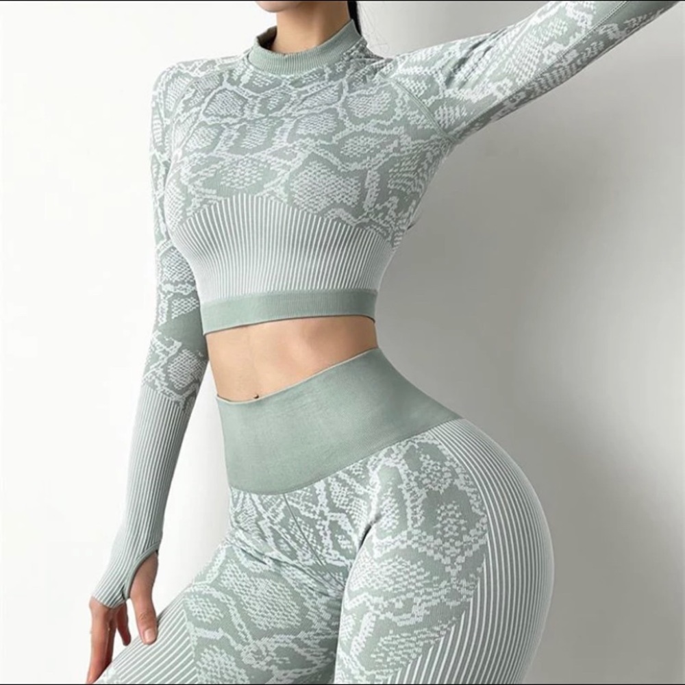 Leopard skin pattern 2 piece set